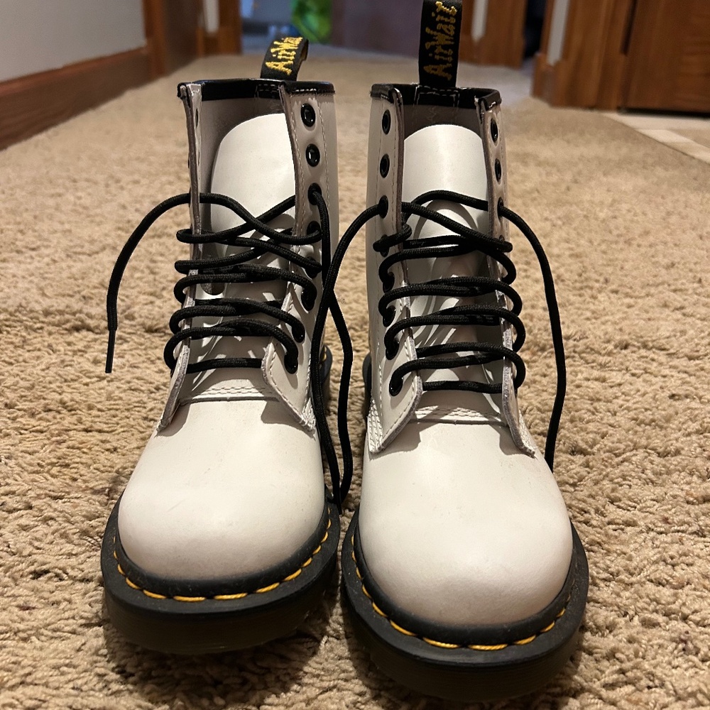 White Dr. Martins ✨NEW✨